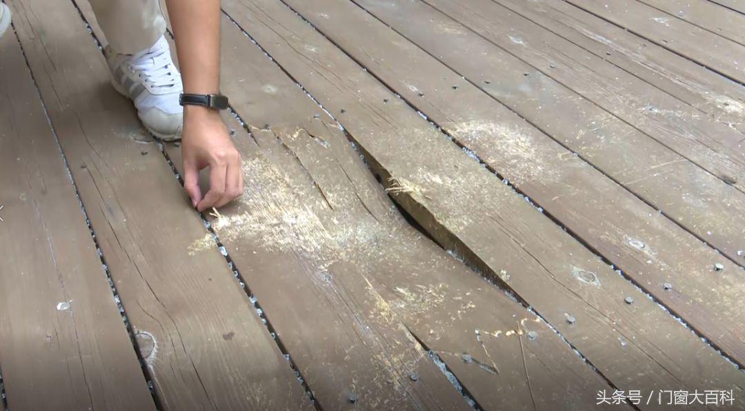 小区60多块门窗玻璃爆裂，吓得业主戴头盔出门！