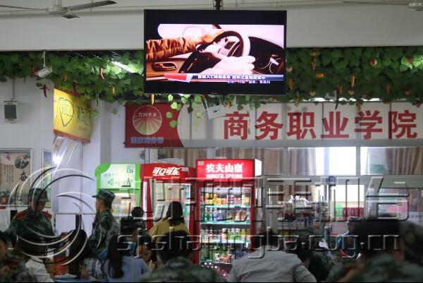 交通安全宣传进大学校园,交警参加校园交通安全宣传月