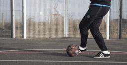 原地变向和过人变向,足球左右脚变向过人教学