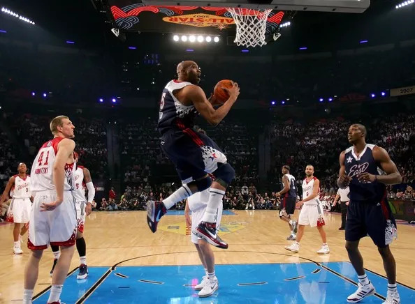 转战时尚界是Shox的出路？当年风靡篮球界的气柱不甘就此离开！