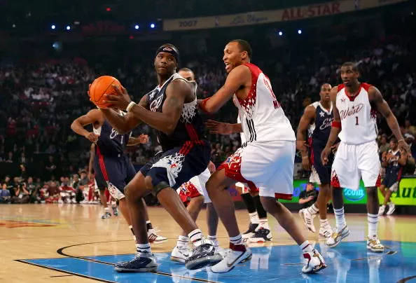 转战时尚界是Shox的出路？当年风靡篮球界的气柱不甘就此离开！