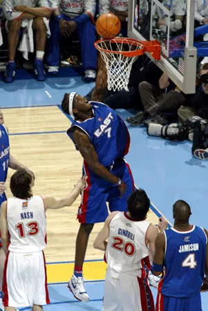 转战时尚界是Shox的出路？当年风靡篮球界的气柱不甘就此离开！