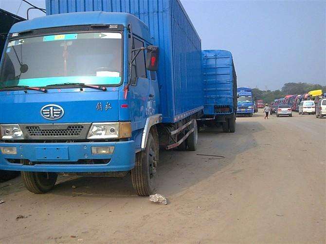 两年左右的三轴7.8米货车多少钱,货运双轮小单排高栏