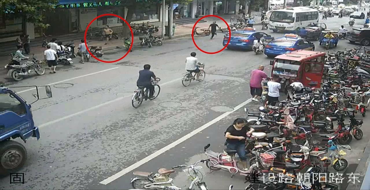 男子偷盗手机被民警发现,男子盗窃手机案件