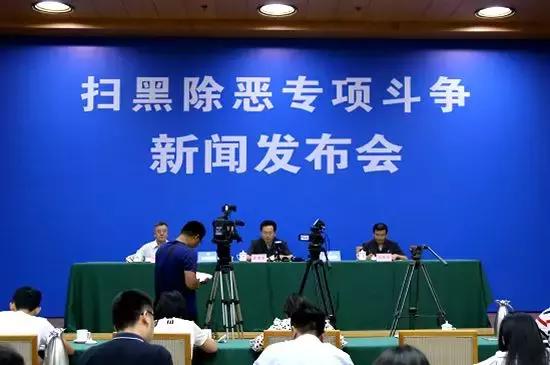 放高利贷、开洗头房、办*场赌**、收保护费、驾车持枪互射……山东140余“黑老大”全进去了！