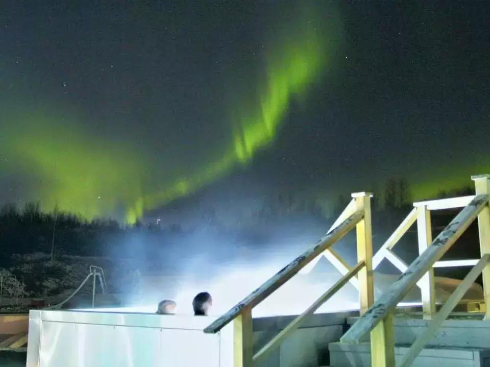 小木屋,玻璃顶,火山温泉,住这些酒店,get最cool极光姿势