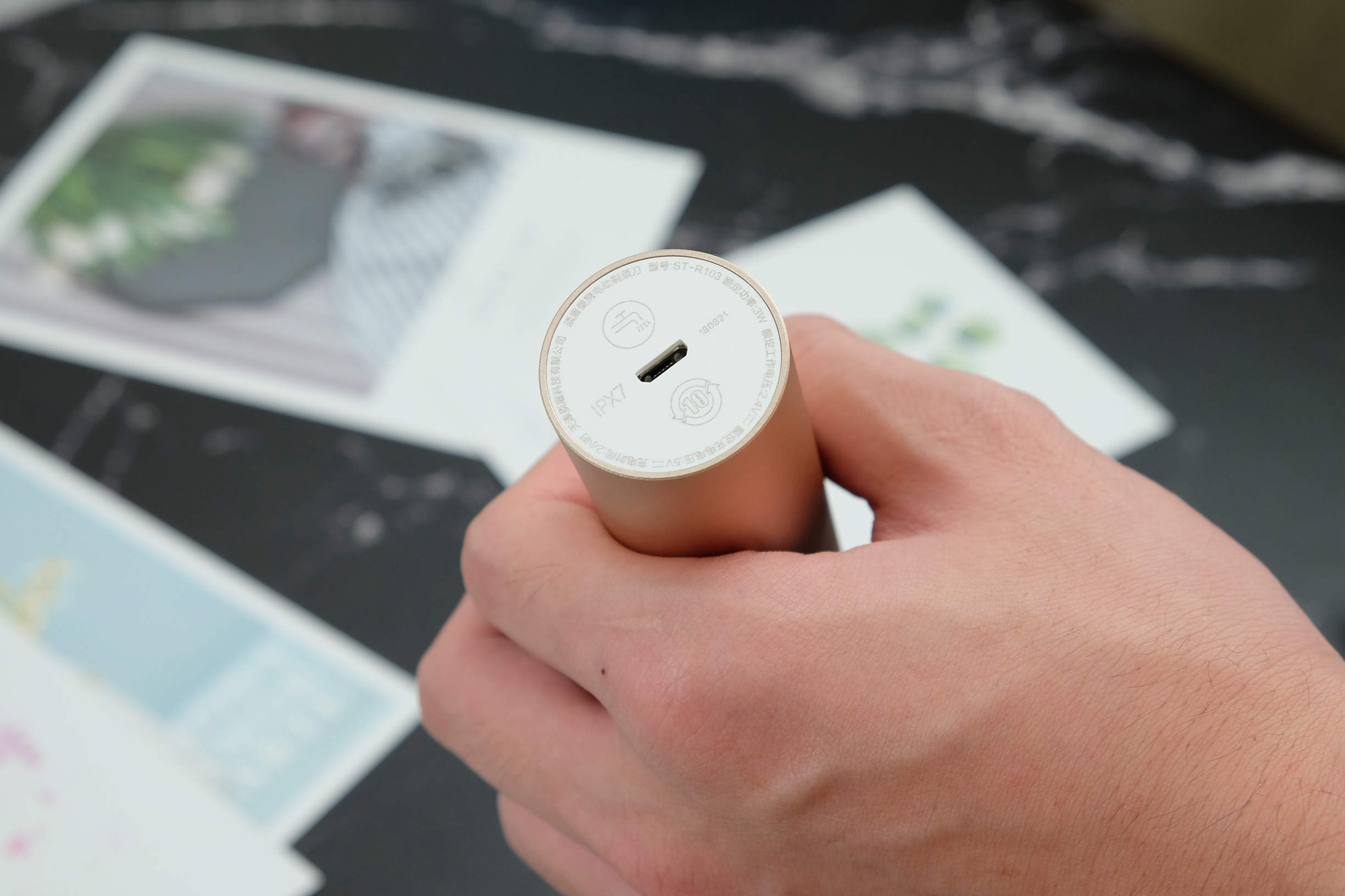 干湿两用的剃须刀怎么选择最好的,须眉剃须刀跟奔腾剃须刀