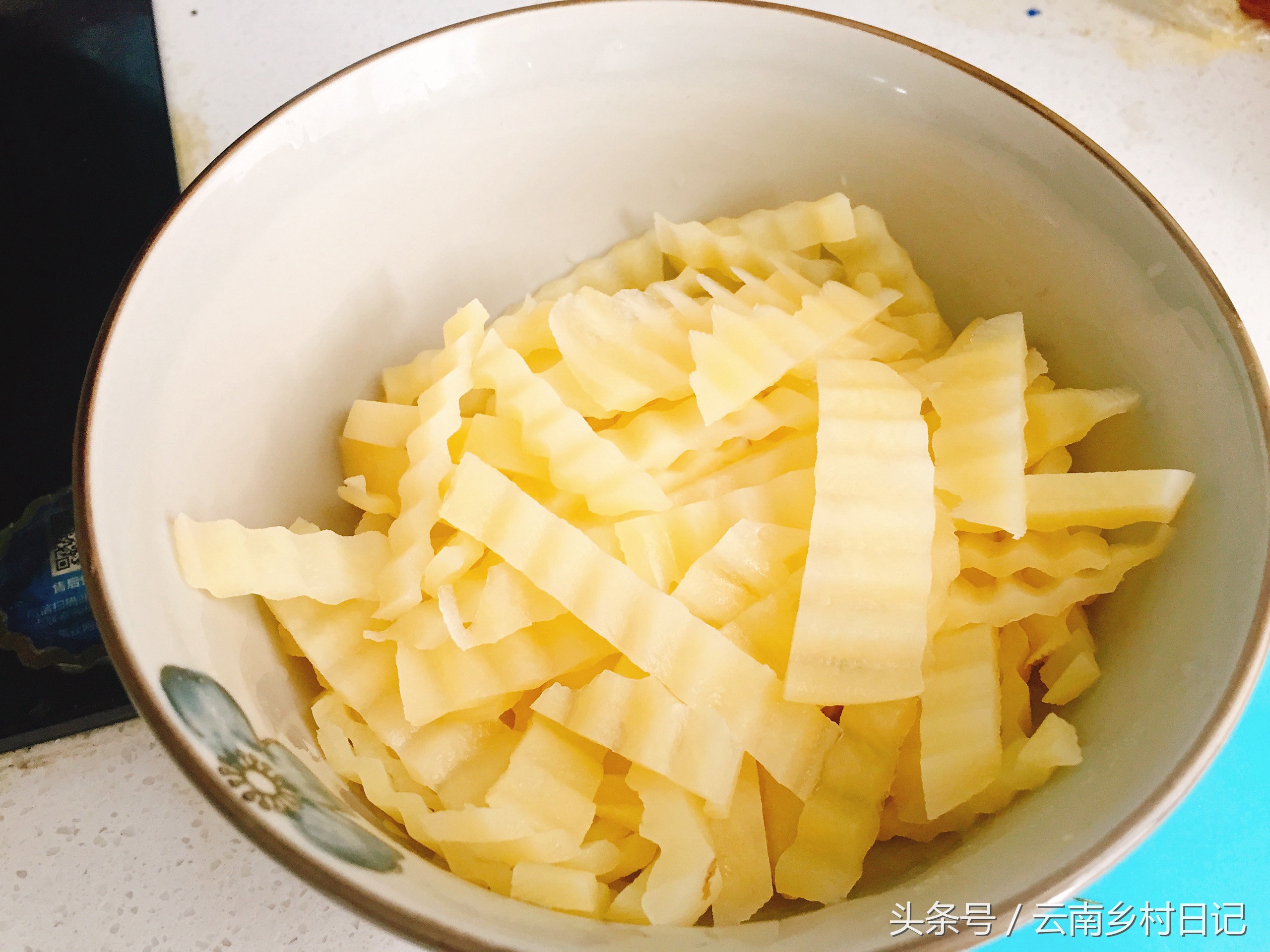狼牙土豆这样做香辣适口风味独特,狼牙土豆的做法简单又好吃还方便