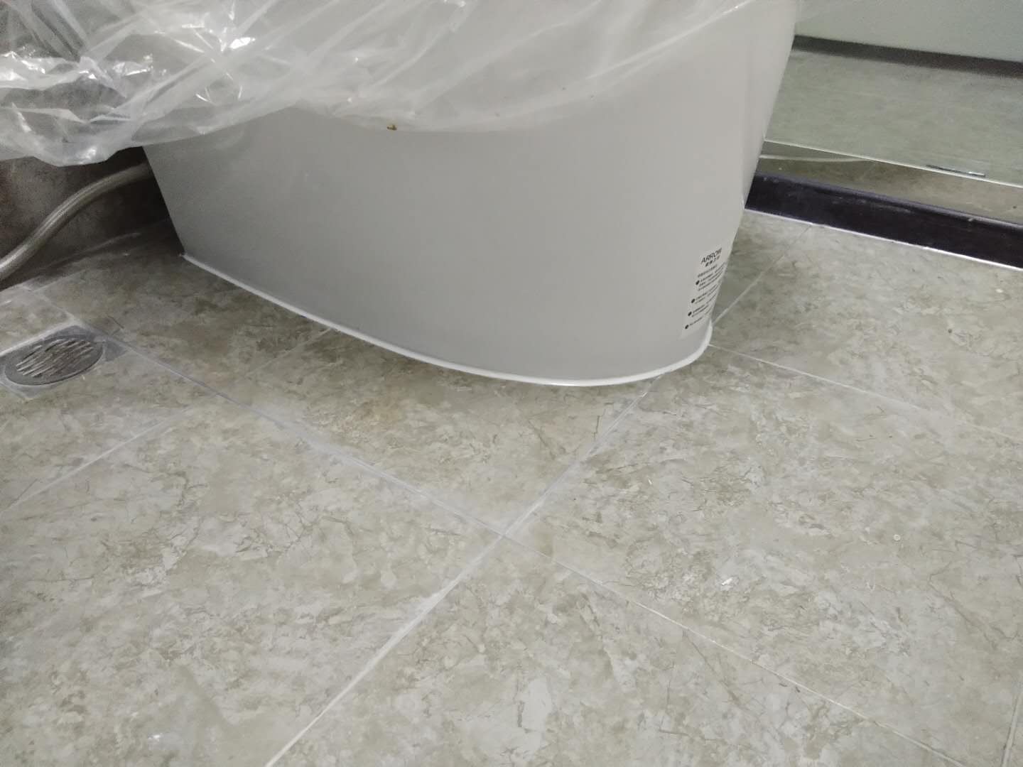 粘接瓷砖铺完多久才能用美缝剂,卫生间铺瓷砖要用美缝剂吗