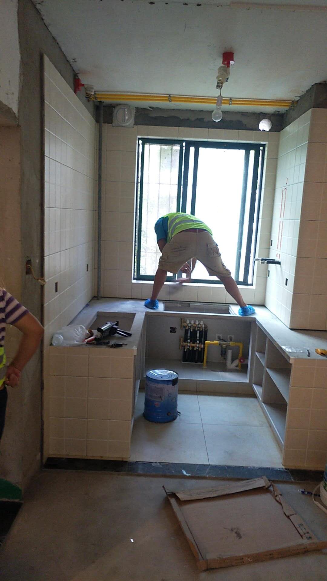 粘接瓷砖铺完多久才能用美缝剂,卫生间铺瓷砖要用美缝剂吗