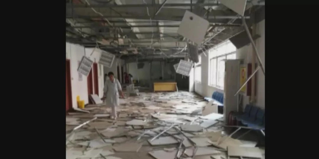 无锡新区凤凰医院遭封门大厅被堆黄沙患者员工都头疼