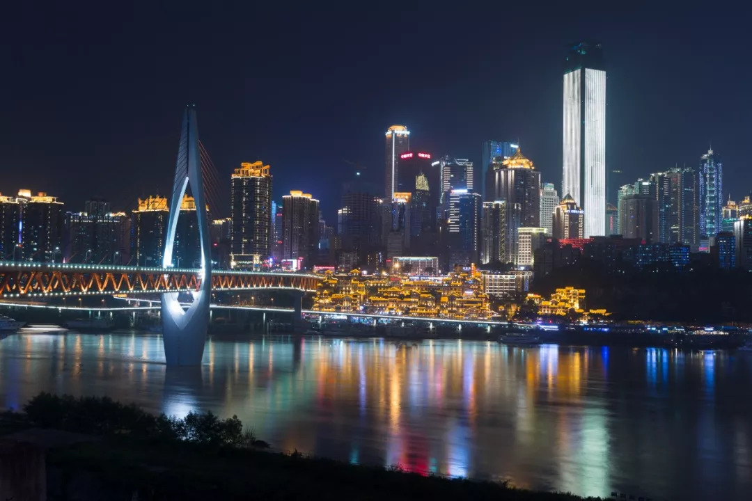 在重庆之巅，住云端奢居吃米其林大餐，刷新山城奢华新高度！