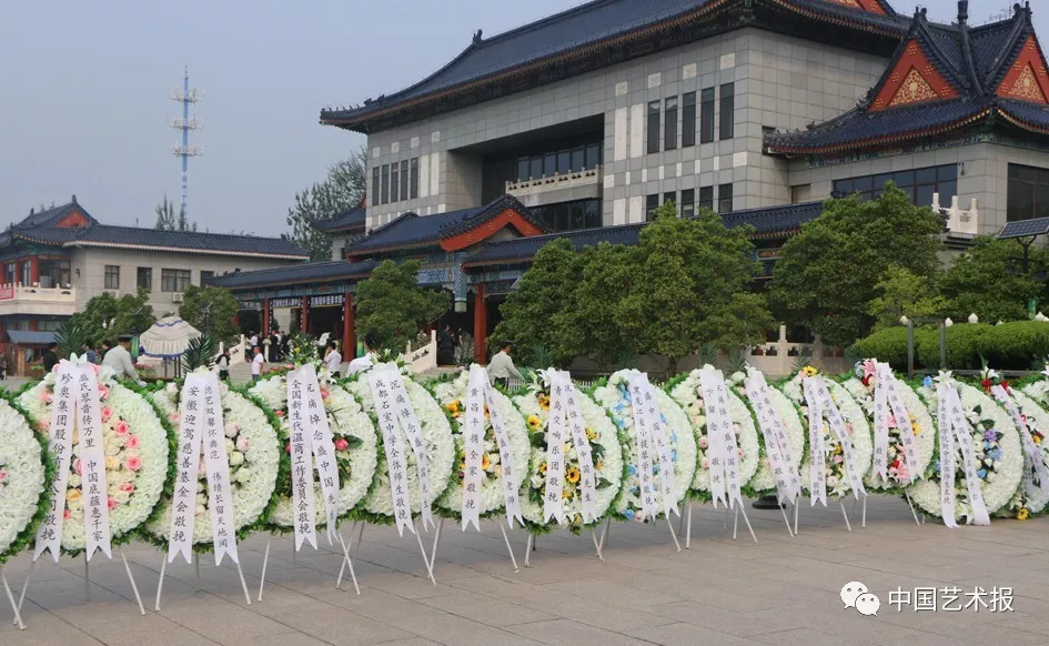 悠扬的琴声中，送别盛中国