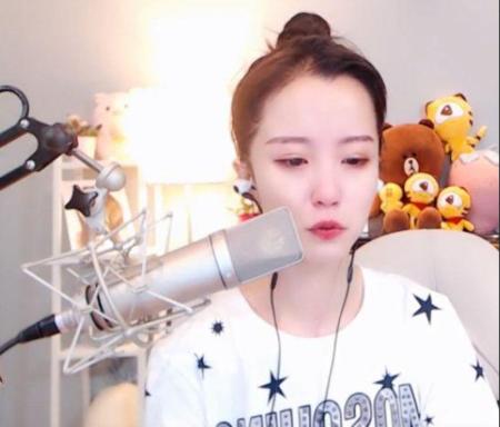 莉哥一夜成名后商演不断疯狂捞金,莉哥被解封的原因