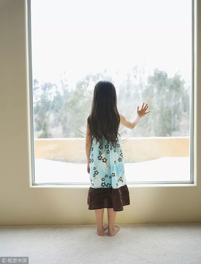 三岁小孩来例假怎么回事,三年级女生来例假怎么回事