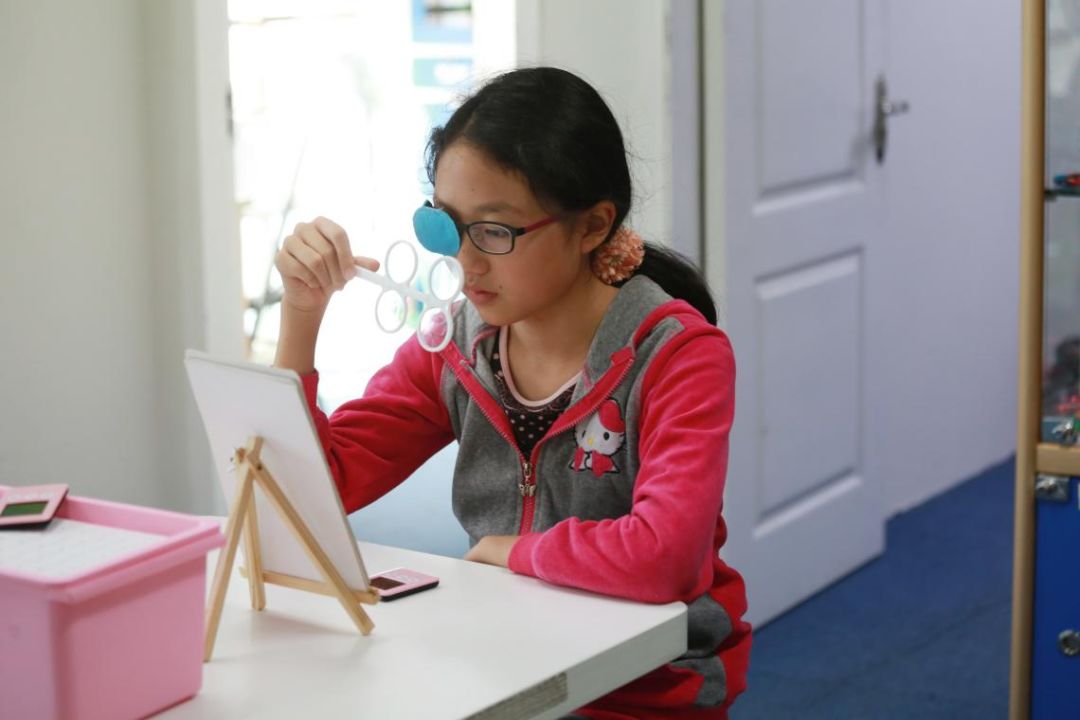 青少年近视弱视矫正,儿童近视1000多度加弱视能治好吗