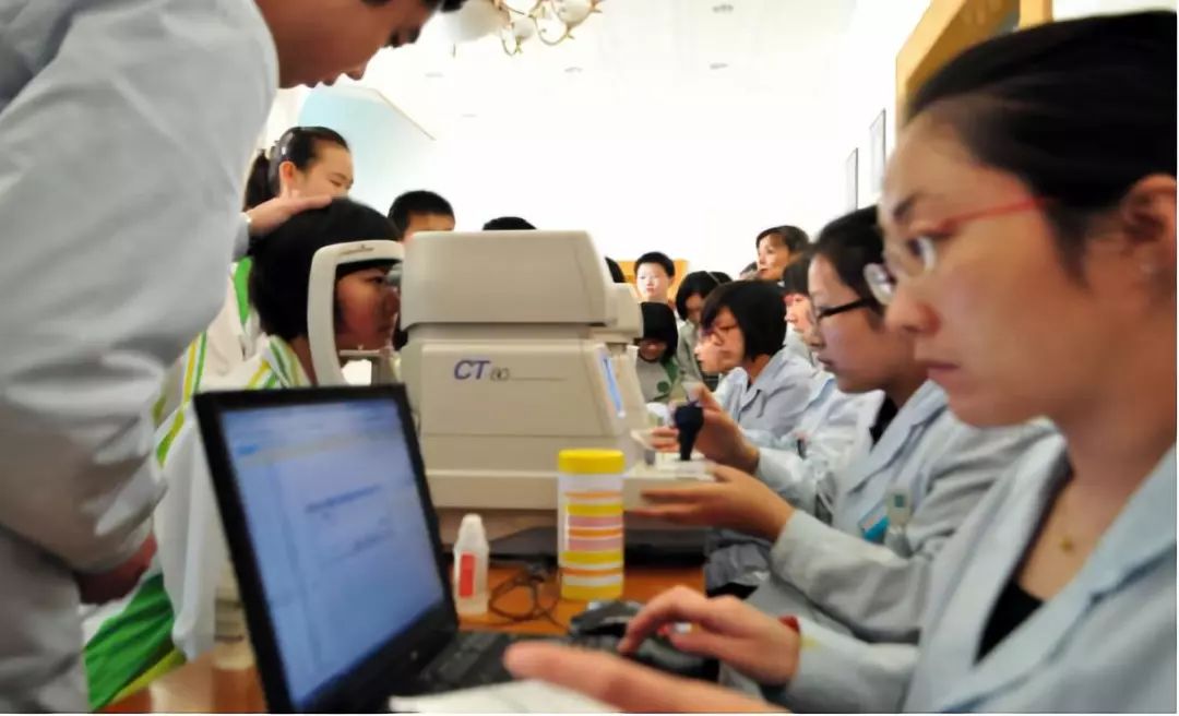 青少年近视弱视矫正,儿童近视1000多度加弱视能治好吗