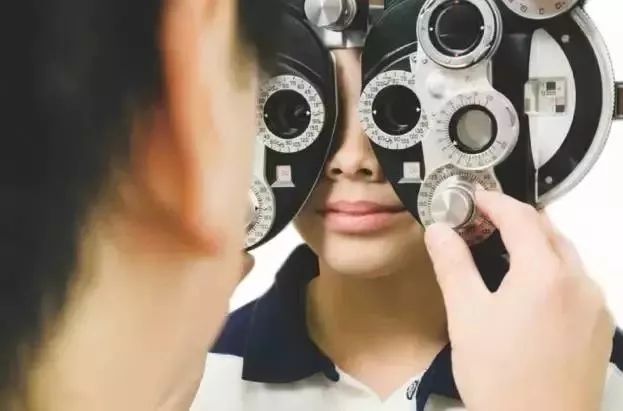 青少年近视弱视矫正,儿童近视1000多度加弱视能治好吗