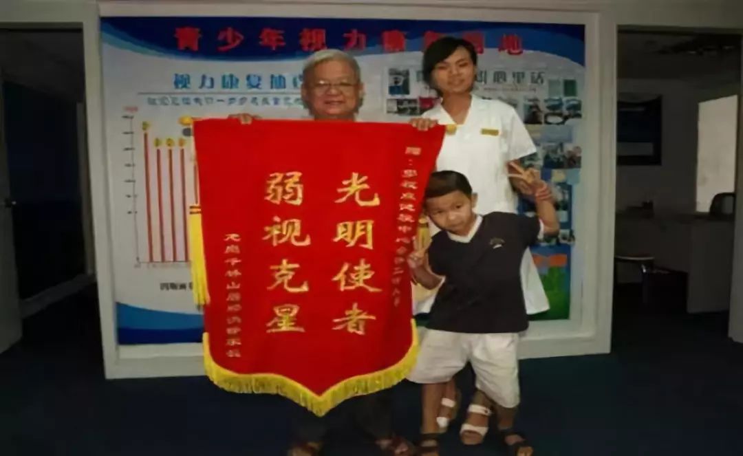 青少年近视弱视矫正,儿童近视1000多度加弱视能治好吗