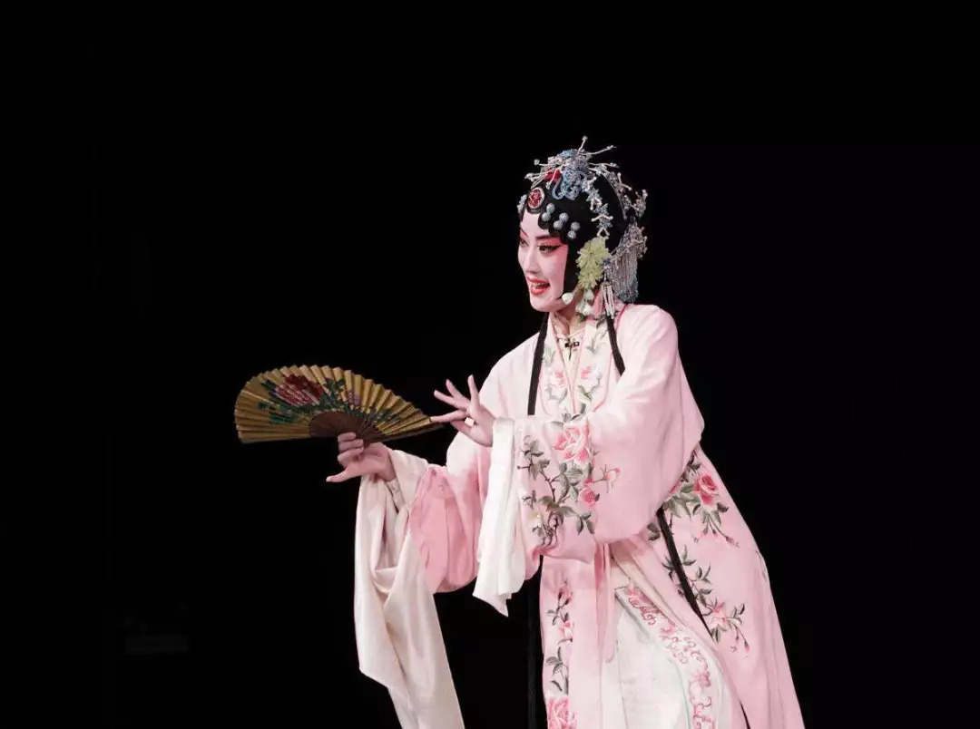 重新解读《睡美人》:女性被压抑的*欲情**和自我