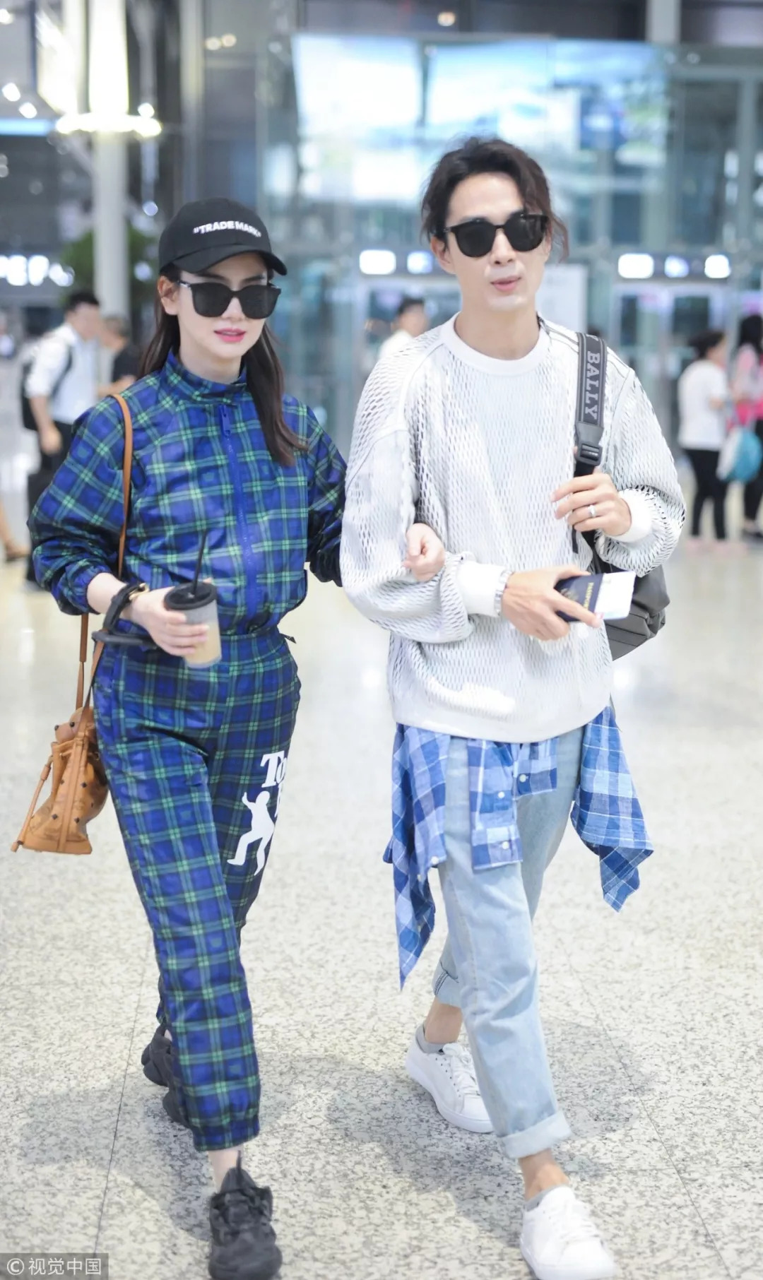 初秋的“C位”是杨超越的格子还是王丽坤的条纹？