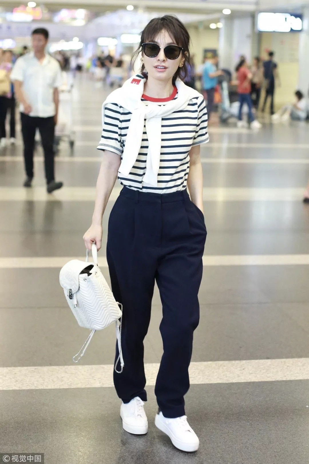 初秋的“C位”是杨超越的格子还是王丽坤的条纹？