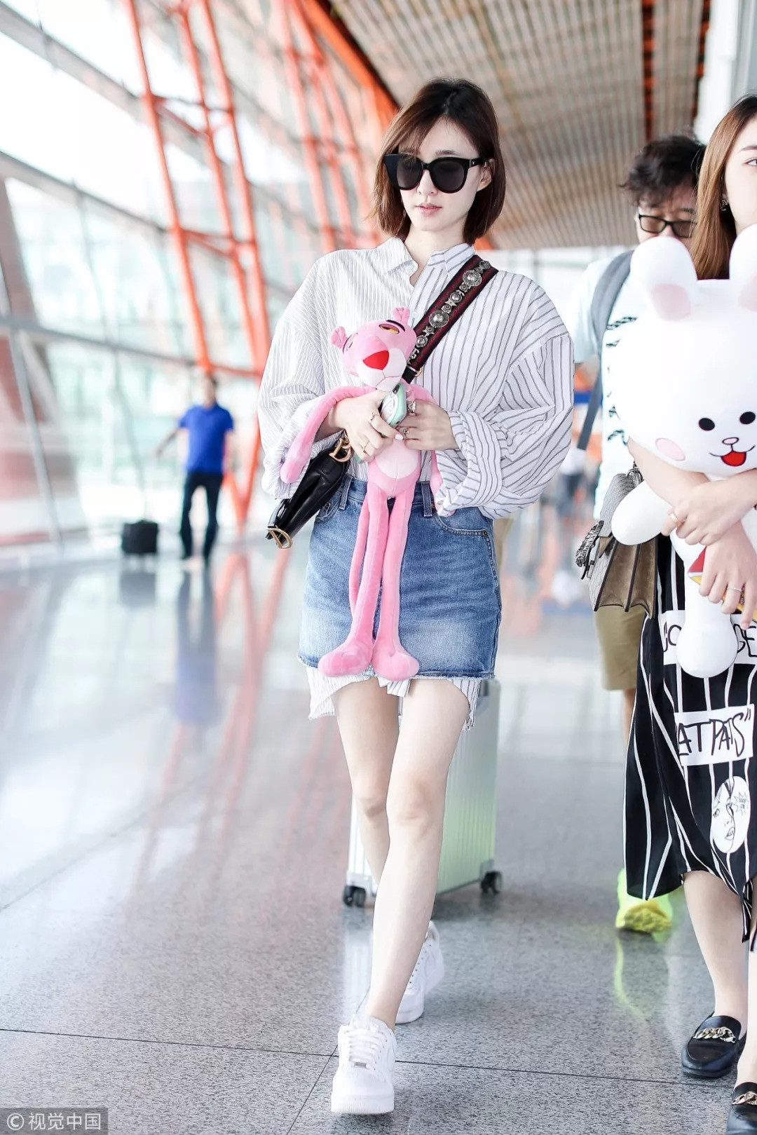 初秋的“C位”是杨超越的格子还是王丽坤的条纹？