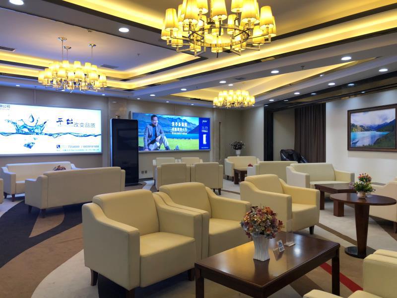 免费派卡的都死了,卖卡的金色世纪却走过20年|高铁机场贵宾厅生意经