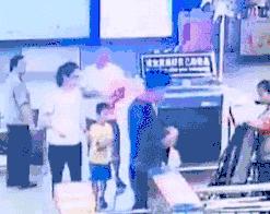 为躲避安检男子把汽油当水喝,为躲避安检男子将汽油当水