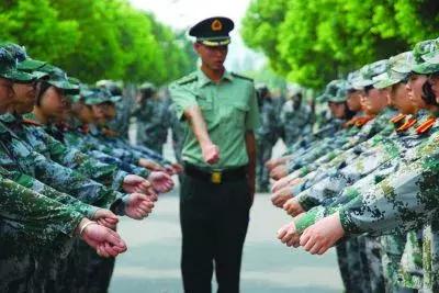 学生军训该不该取消,要不要军训