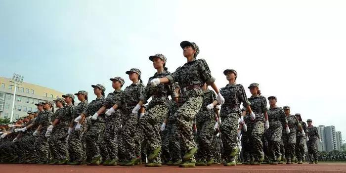 学生军训该不该取消,要不要军训
