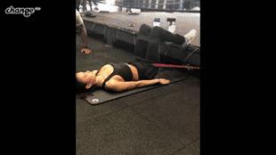 靠自己努力成功的人物,最经典的一次维密走秀