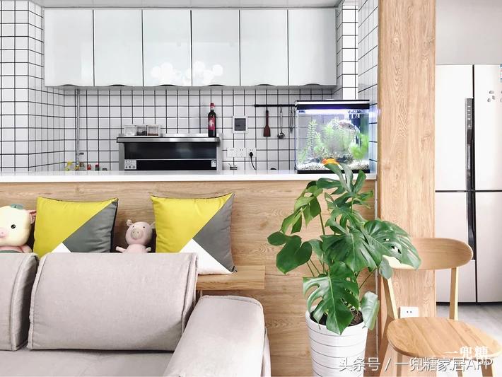 年轻人，谁不是一边感叹房子小，一边在小房子里拼命折腾？