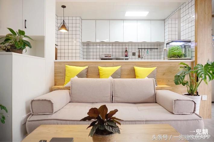 年轻人，谁不是一边感叹房子小，一边在小房子里拼命折腾？