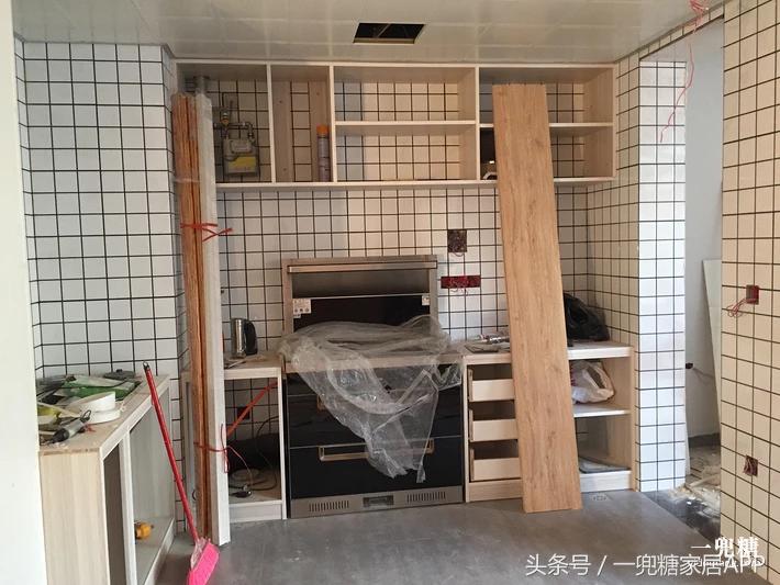 年轻人，谁不是一边感叹房子小，一边在小房子里拼命折腾？