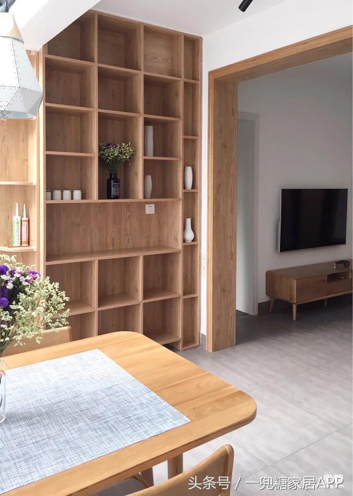 年轻人，谁不是一边感叹房子小，一边在小房子里拼命折腾？