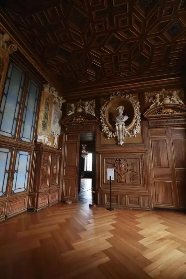 生活在别处完整版,法国西部自驾游