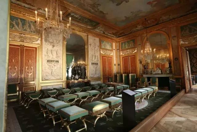 生活在别处完整版,法国西部自驾游