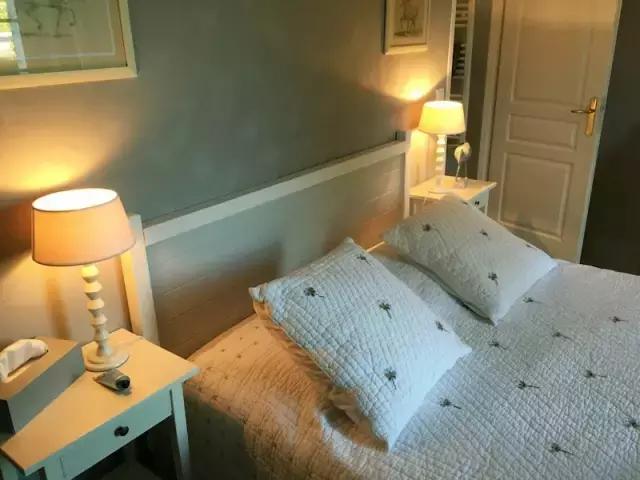 生活在别处完整版,法国西部自驾游