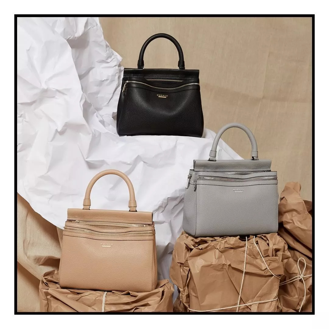 英伦风背什么包,好奇时髦精们今年都在背什么包