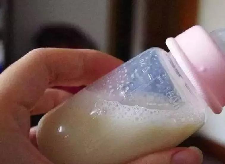 冲调奶粉为什么有颗粒,冲调奶粉起泡泡