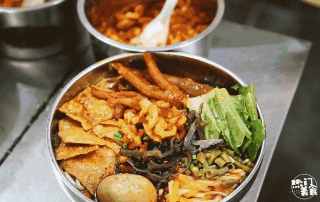 中南大学侧门小巷子口这家螺蛳粉店，不起眼却一火5年