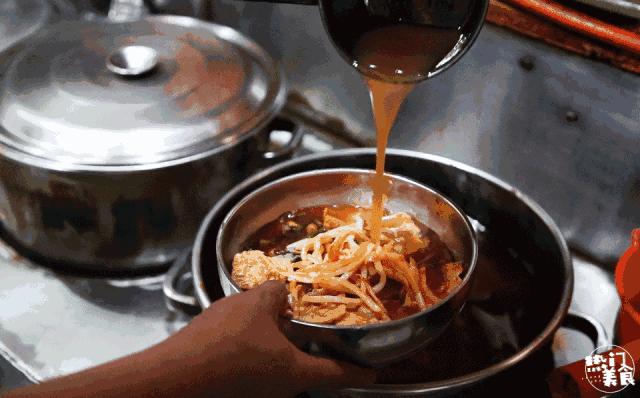 中南大学侧门小巷子口这家螺蛳粉店，不起眼却一火5年