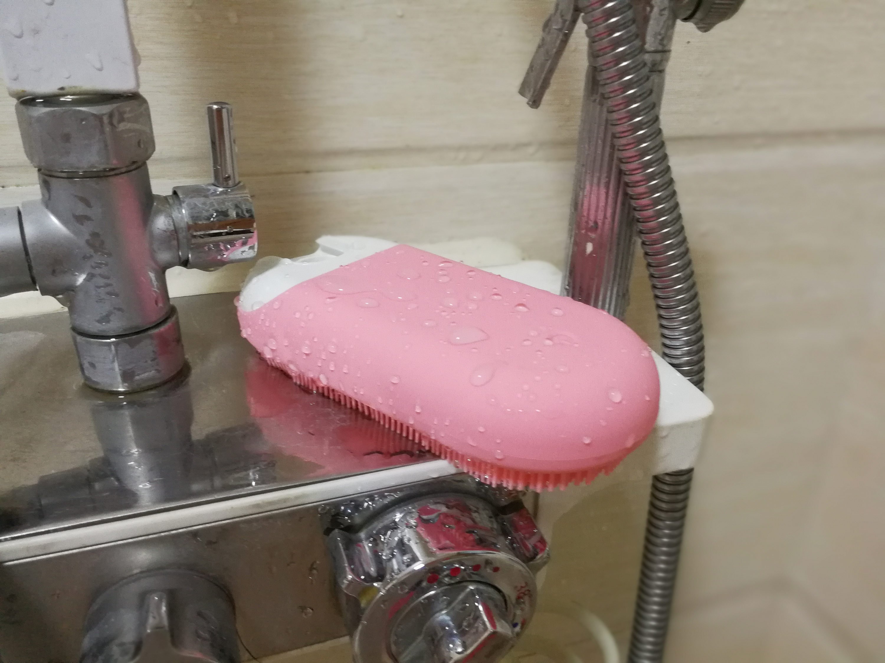 洗澡都玩上黑科技了！一分钟震动25500次，1次充电可使用约90天