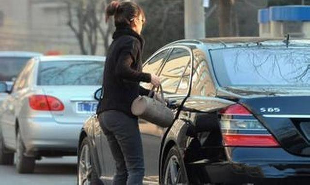 赵薇投资股权,赵薇股权投资赚了多少