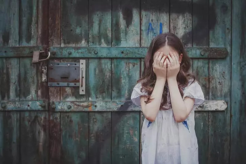 女生玩真心话大冒险输了就跳河,真心话大冒险跳河后续