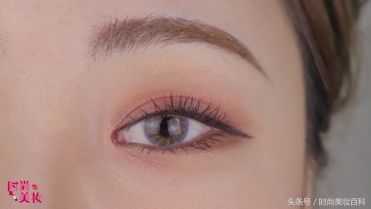 爱丽小屋好时联名黑巧克力眼影,爱丽小屋单色眼影br401试色