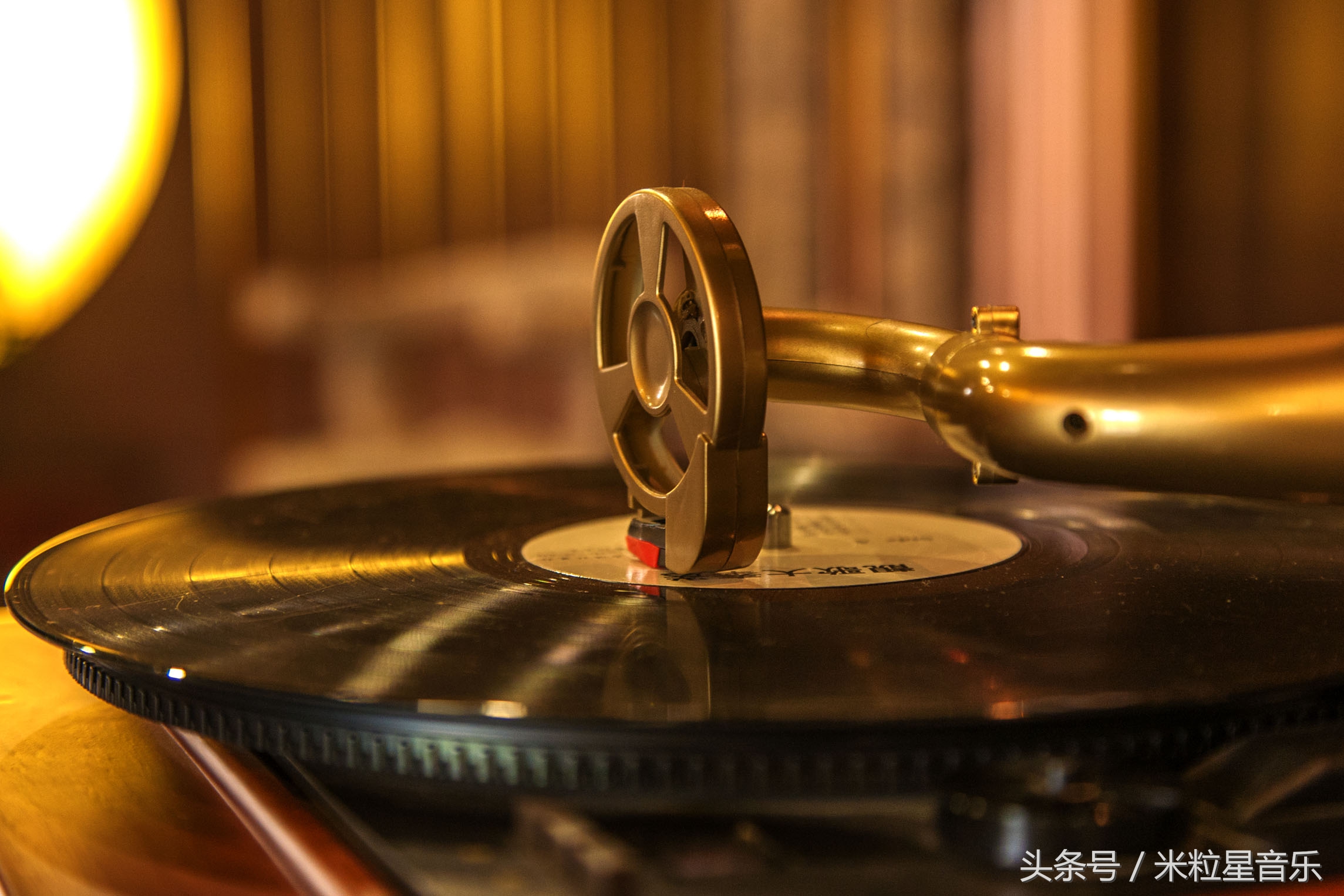 伟大的发明家爱迪生的重大发明,爱迪生发明电灯失败了多少次