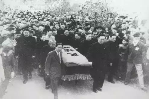 鲁迅先生的《再谈香港》，活画了人性之丑恶