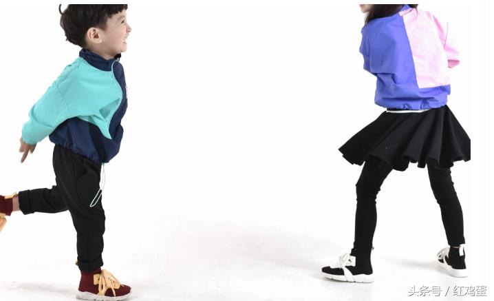 韩国童装新秋款怎么样穿 (韩国童装潮款穿搭)
